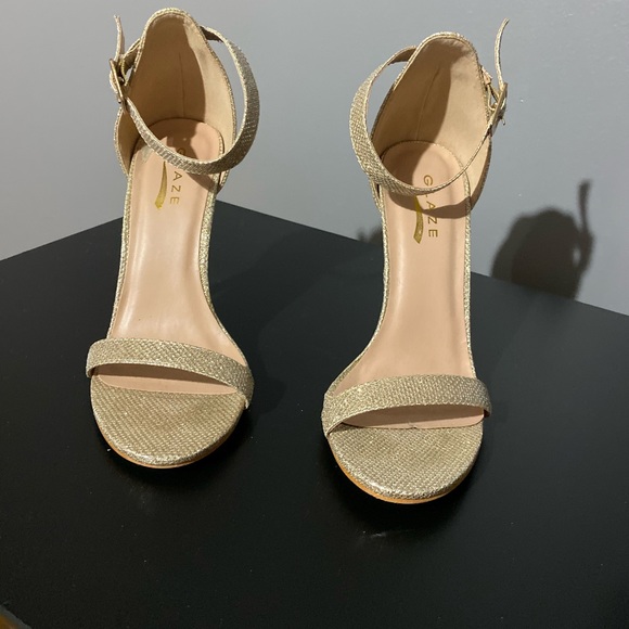 Gold heels - Picture 3 of 4